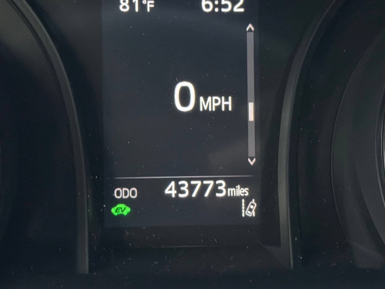 Used 2023 Toyota Camry SE FWD image 9