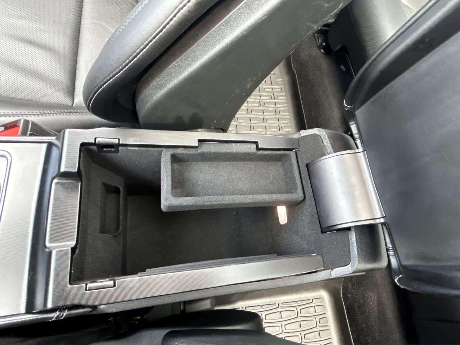 Used 2024 Lincoln Corsair Grand Touring w/ Rear Removable Package Tray image 63