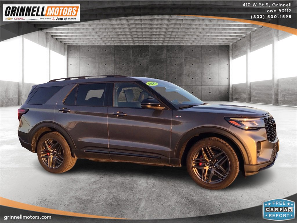 Used 2025 Ford Explorer ST-Line w/ ST-Line Street Pack image 3