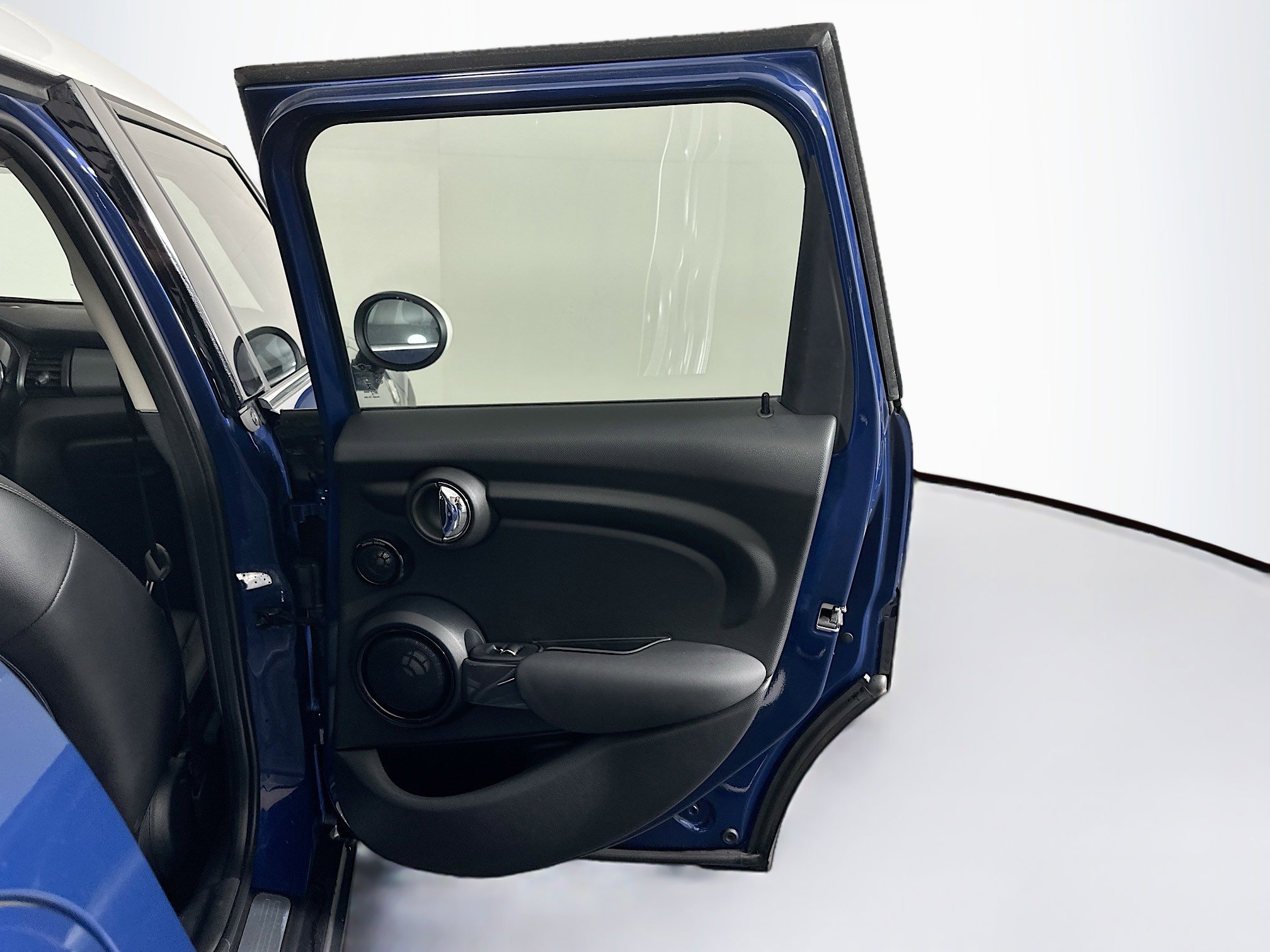 Used 2015 MINI Cooper 4-Door Hardtop FWD image 28