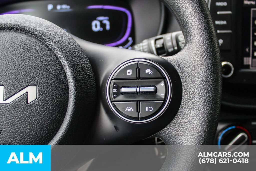 Used 2025 Kia Soul LX w/ LX Technology Package FWD image 28