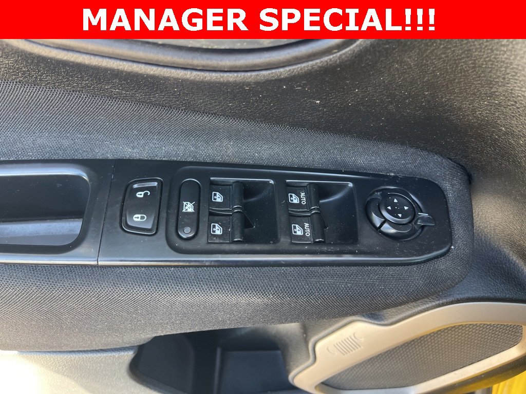 Used 2016 Jeep Renegade Latitude w/ Cold Weather Group image 30