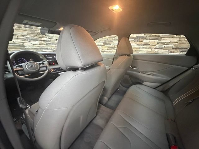 Used 2023 Hyundai Elantra SEL w/ Preferred Accessory Package FWD image 28