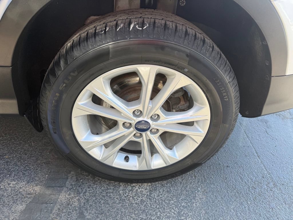 Used 2017 Ford Escape SE AWD/4WD image 8