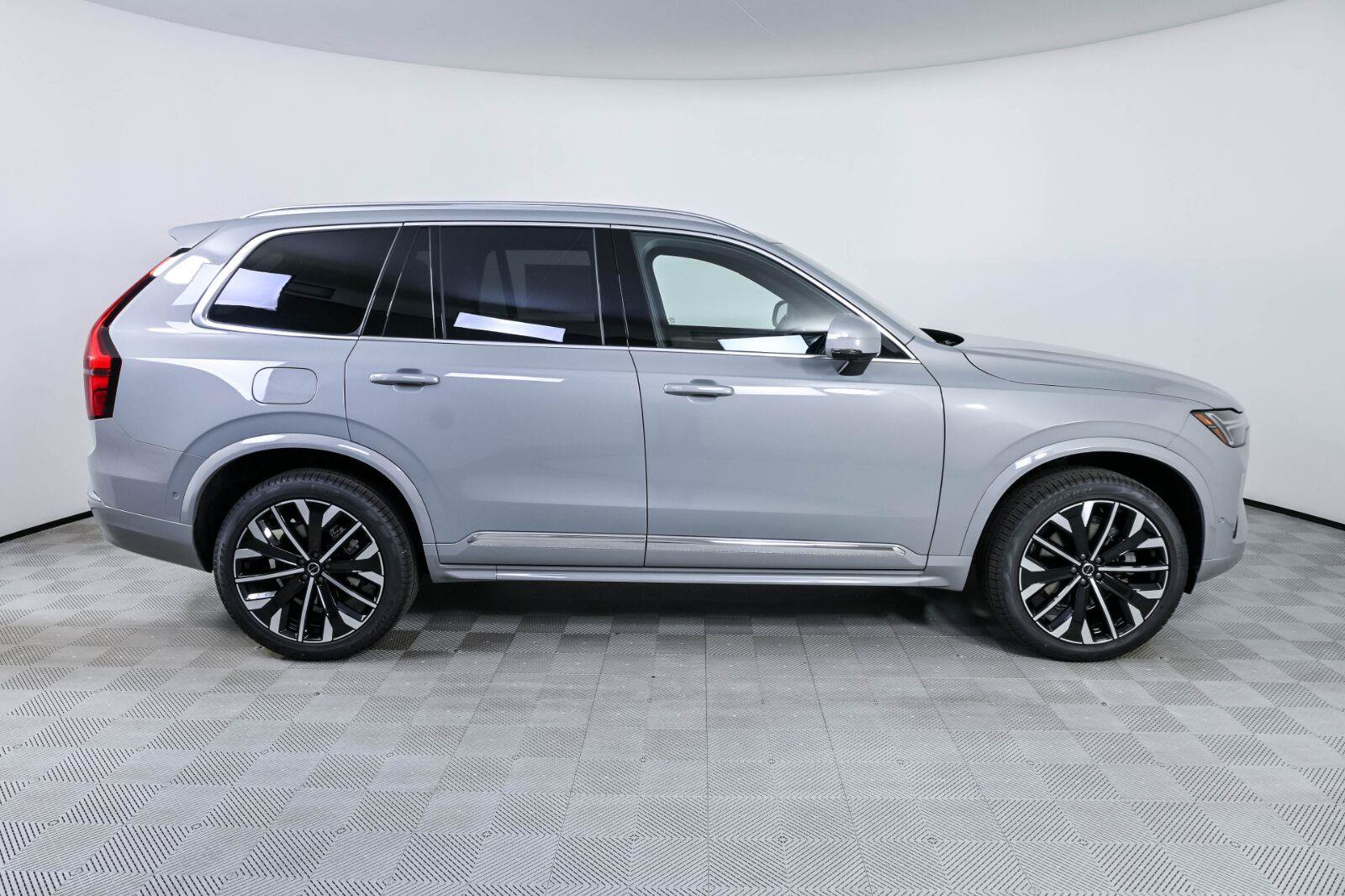 New 2026 Volvo XC90 B6 Plus w/ Protection Package Premier AWD/4WD image 26
