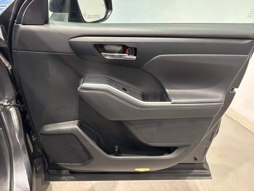 Used 2022 Toyota Highlander XSE image 33