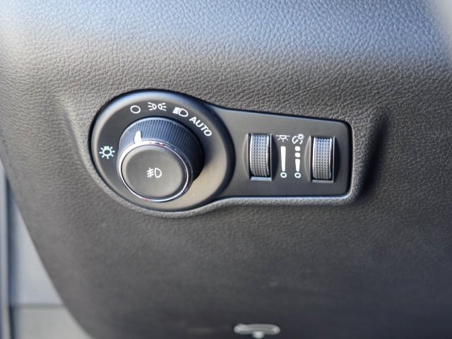 Used 2023 Jeep Compass Limited AWD/4WD image 17
