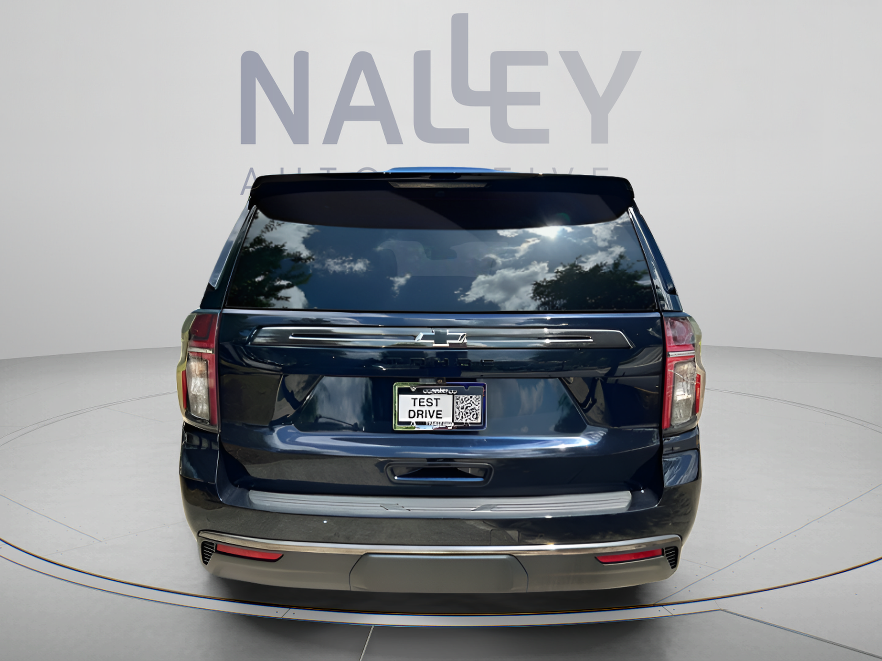 Used 2021 Chevrolet Tahoe Z71 w/ Luxury Package AWD/4WD image 4