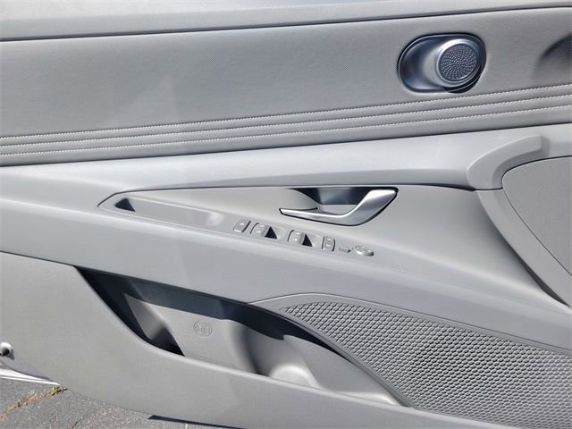 New 2025 Hyundai Elantra SEL image 33