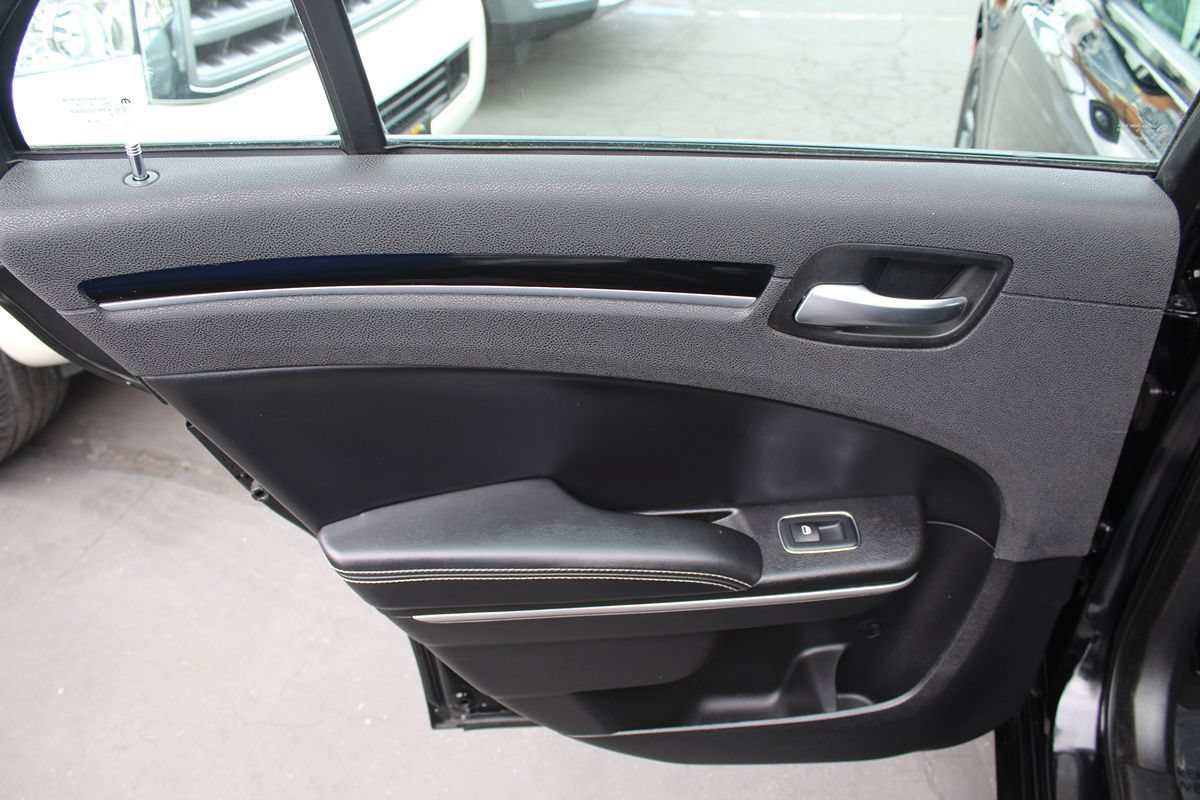 Used 2019 Chrysler 300 S AWD/4WD image 23