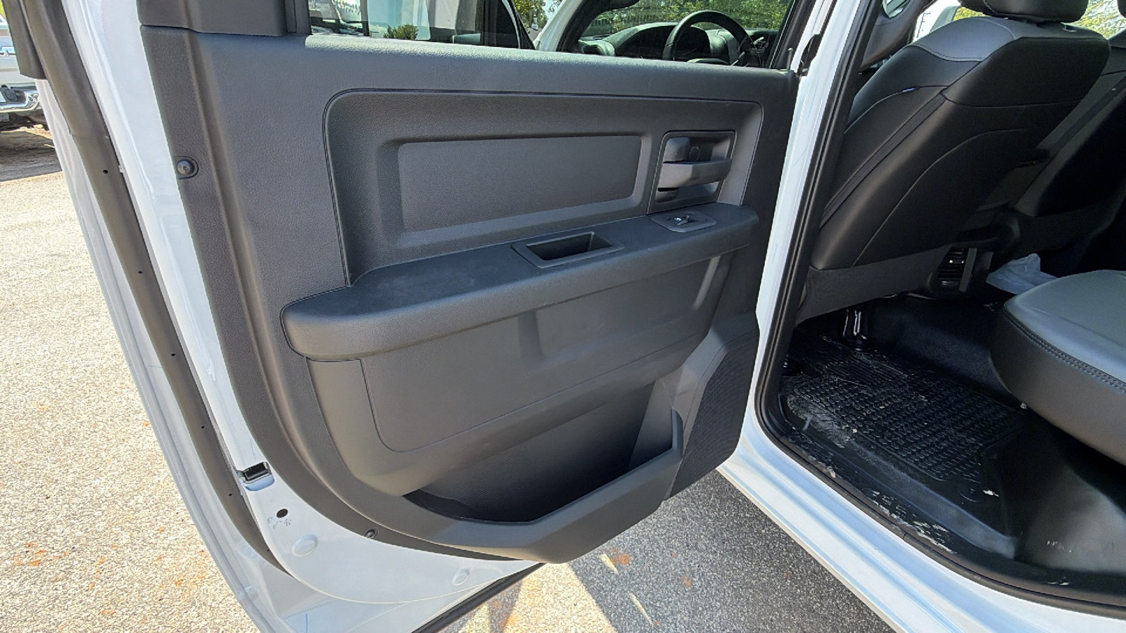 New 2027 RAM 3500 Tradesman w/ Chrome Appearance Group A AWD/4WD image 18