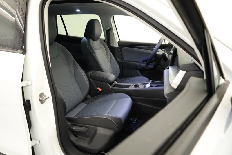 New 2026 Volkswagen Tiguan SE AWD/4WD image 30