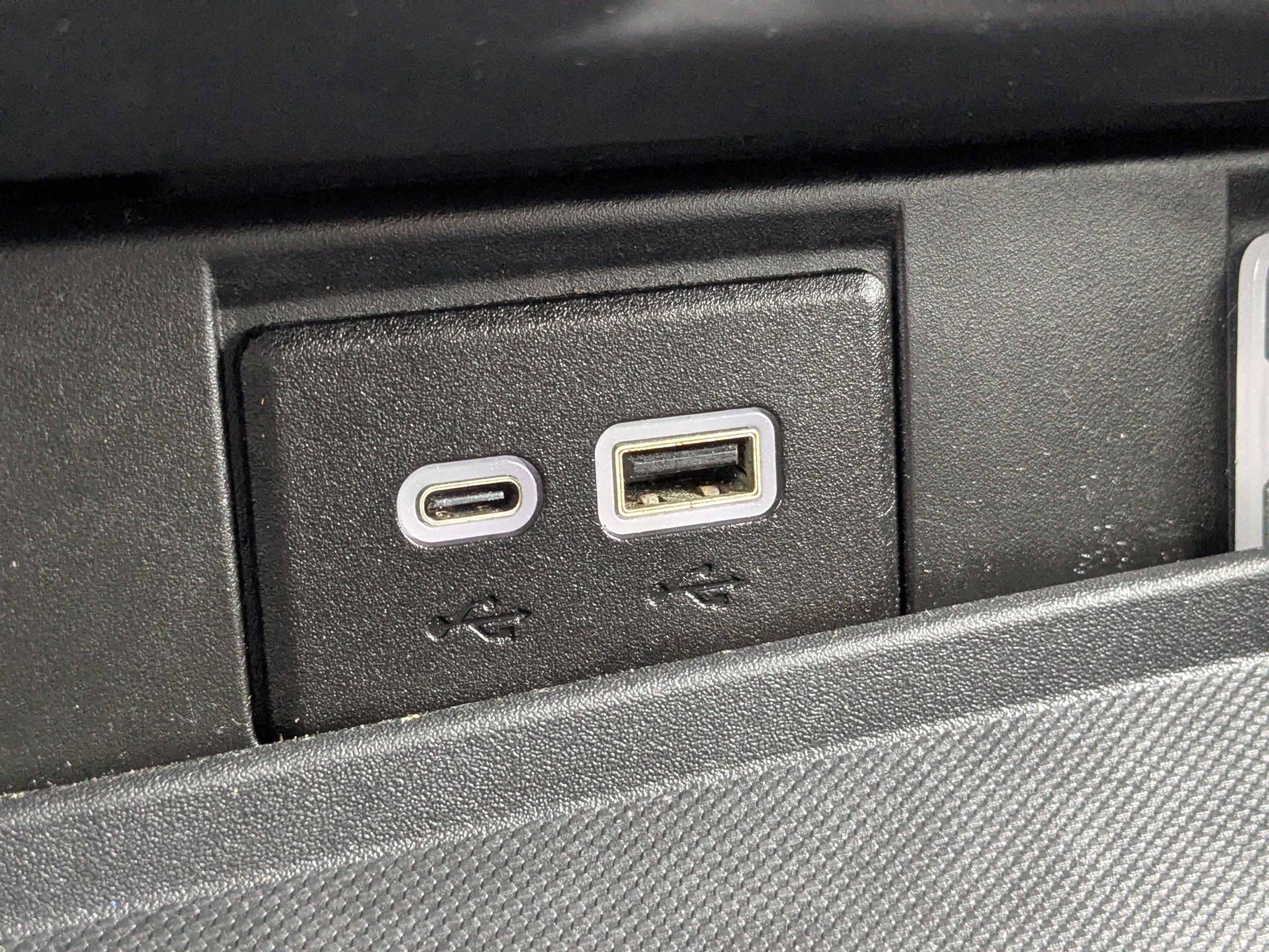 Used 2023 Chevrolet Suburban Premier image 23