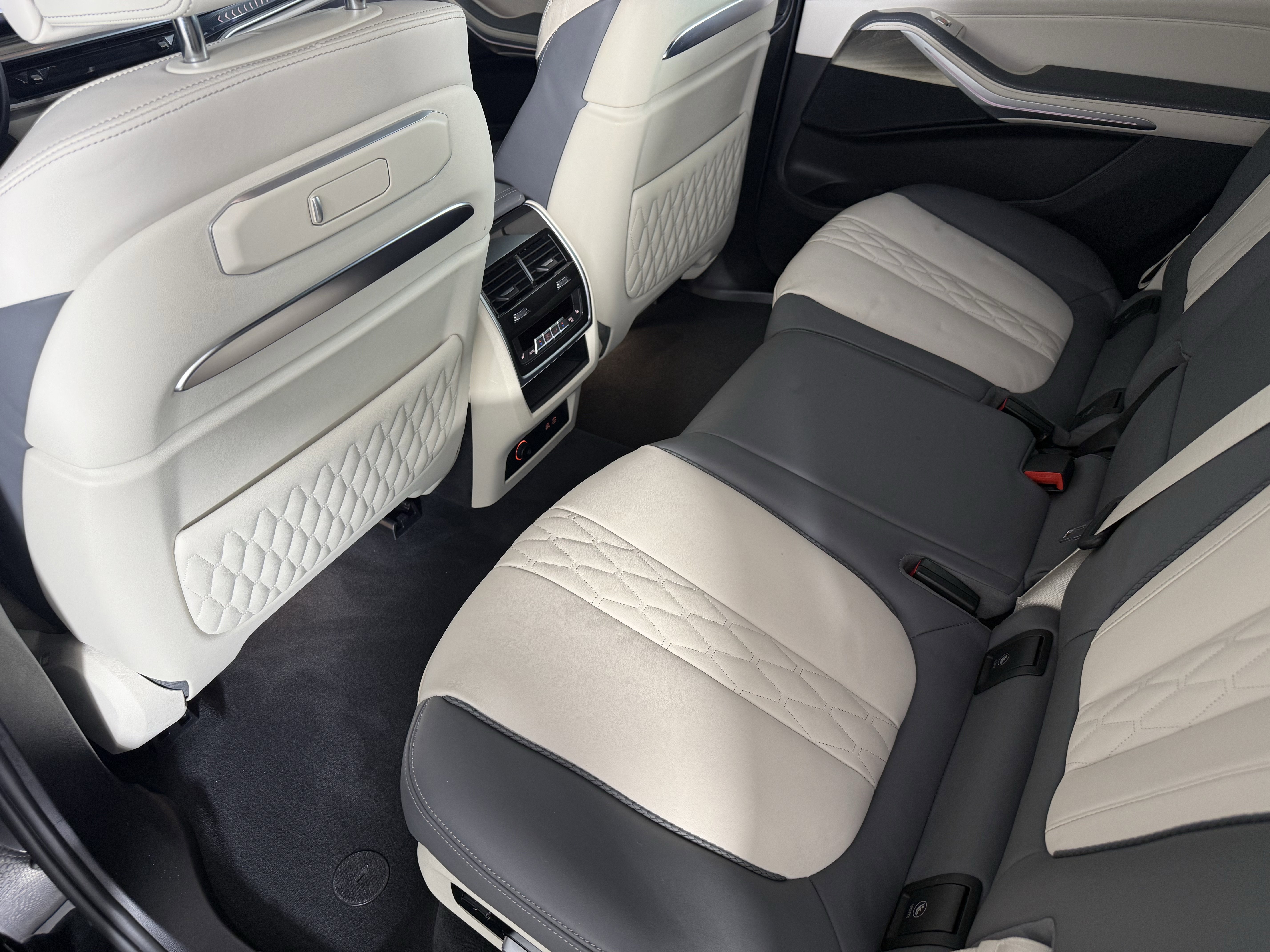 Certified 2024 BMW X7 xDrive40i w/ Climate Comfort Package AWD/4WD image 17