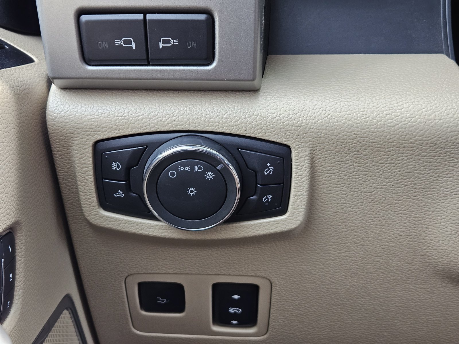 Used 2018 Ford F250 Lariat w/ Lariat Ultimate Package AWD/4WD image 28