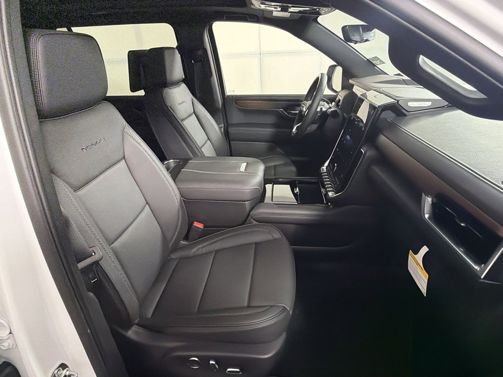 New 2026 GMC Yukon XL Denali w/ Denali Reserve Package image 28