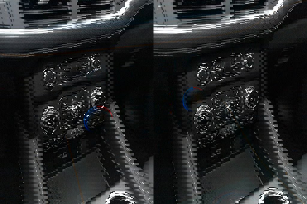 Used 2024 GMC Yukon AT4 w/ AT4 Premium Package image 26