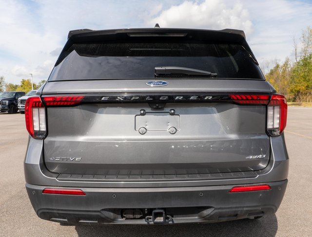 Used 2025 Ford Explorer Active AWD/4WD image 7