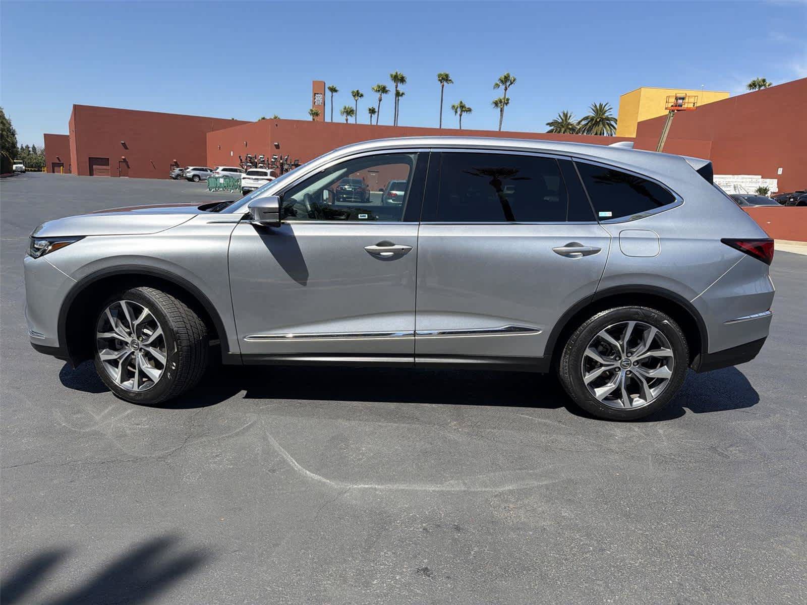 Certified 2023 Acura MDX w/ Technology Package AWD/4WD image 3
