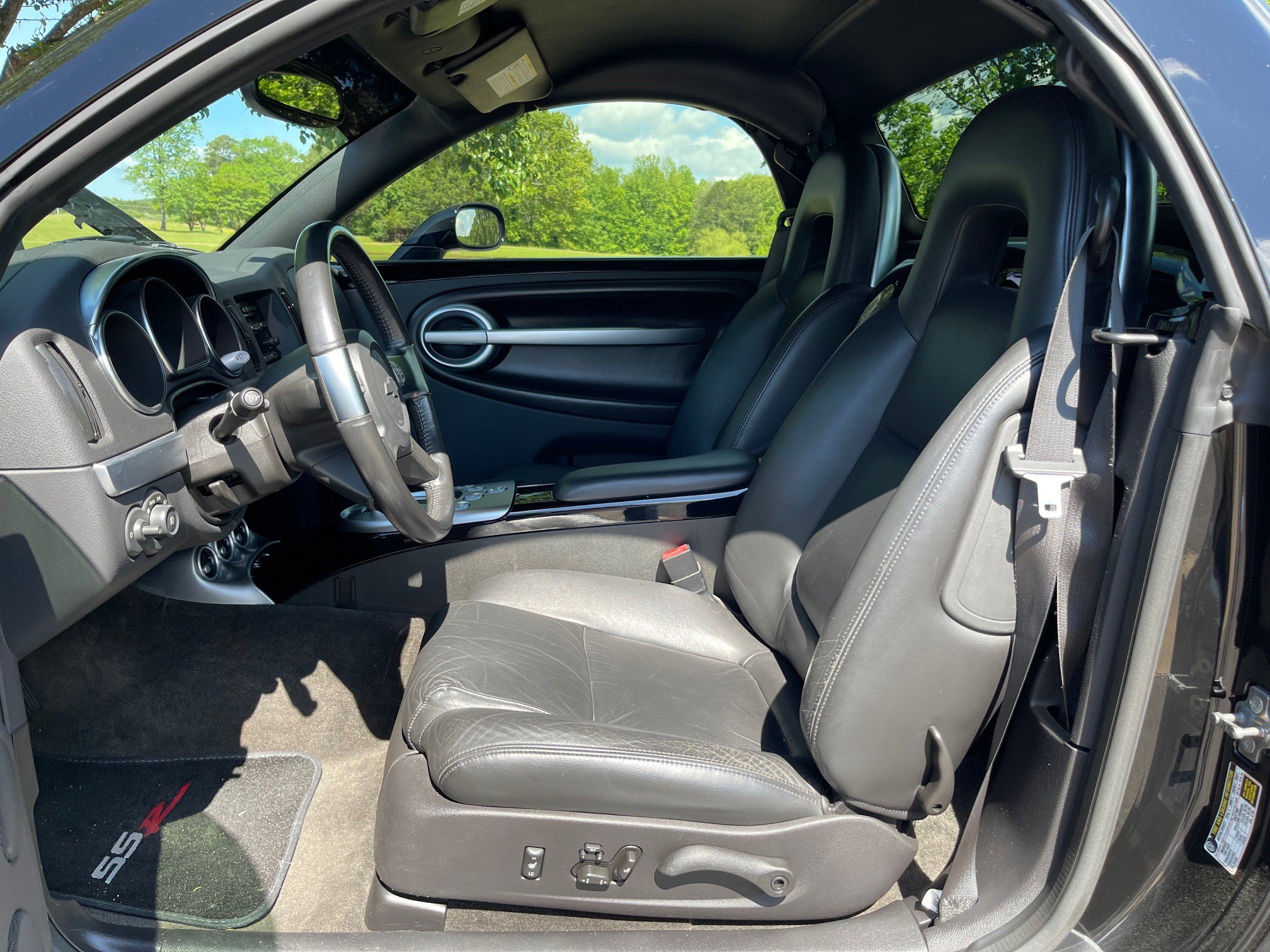 Used 2003 Chevrolet SSR w/ Preferred Equipment Group RWD image 12