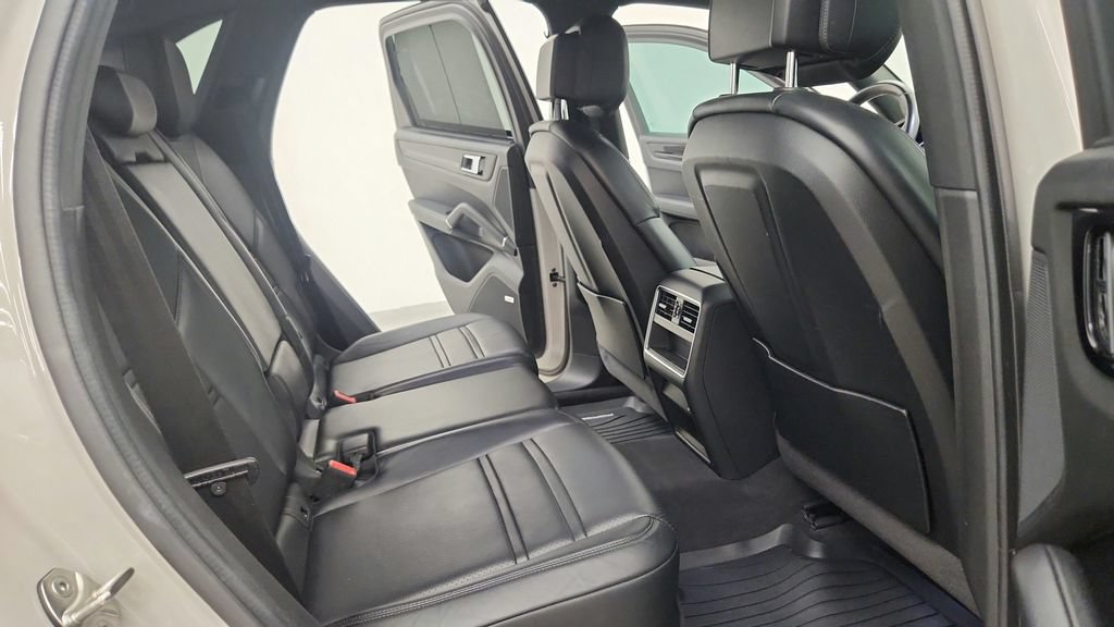 Used 2022 Porsche Cayenne Platinum Edition AWD/4WD image 42