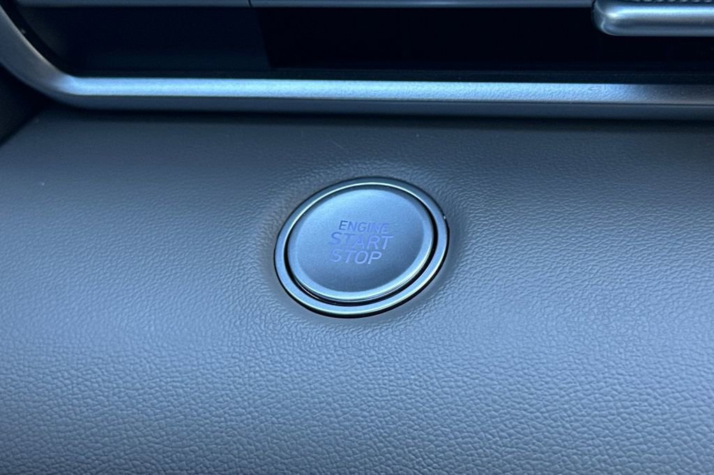 New 2025 Hyundai Elantra Sport image 19