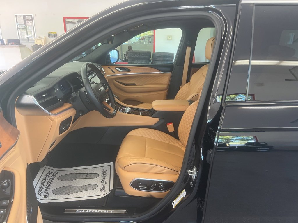 Used 2023 Jeep Grand Cherokee Summit image 7