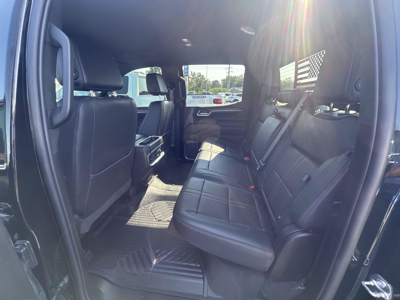 Used 2026 Chevrolet Silverado 1500 High Country w/ Technology Package AWD/4WD image 9