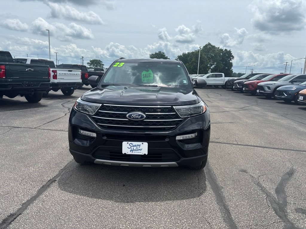 Used 2023 Ford Explorer XLT w/ Equipment Group 202A AWD/4WD image 2