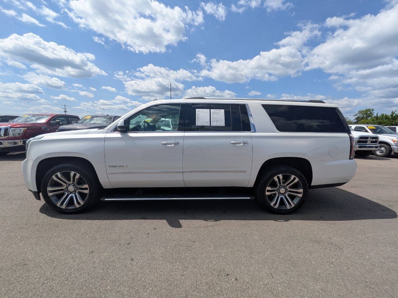 Used 2019 GMC Yukon XL Denali w/ Denali Ultimate Package AWD/4WD image 3