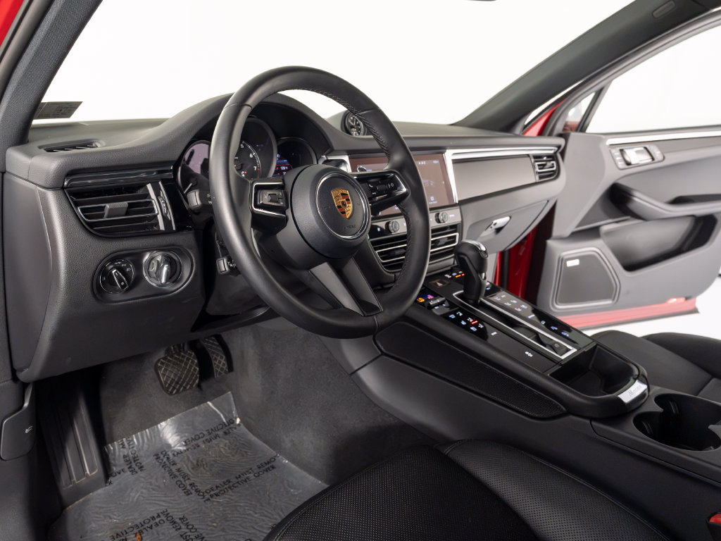 Certified 2026 Porsche Macan AWD/4WD image 16