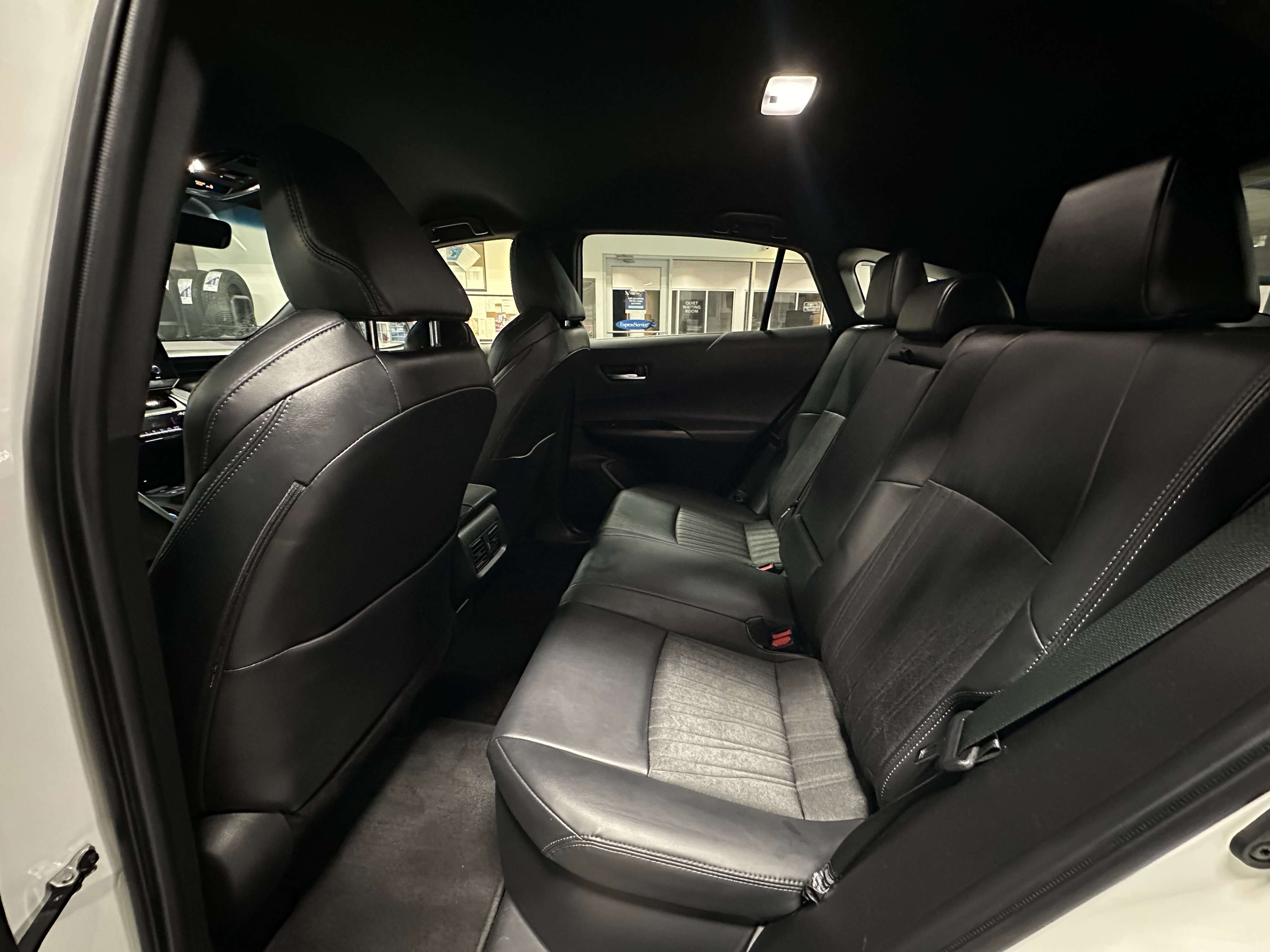 Used 2021 Toyota Venza XLE w/ Carpet Mat Package (TMS) image 17