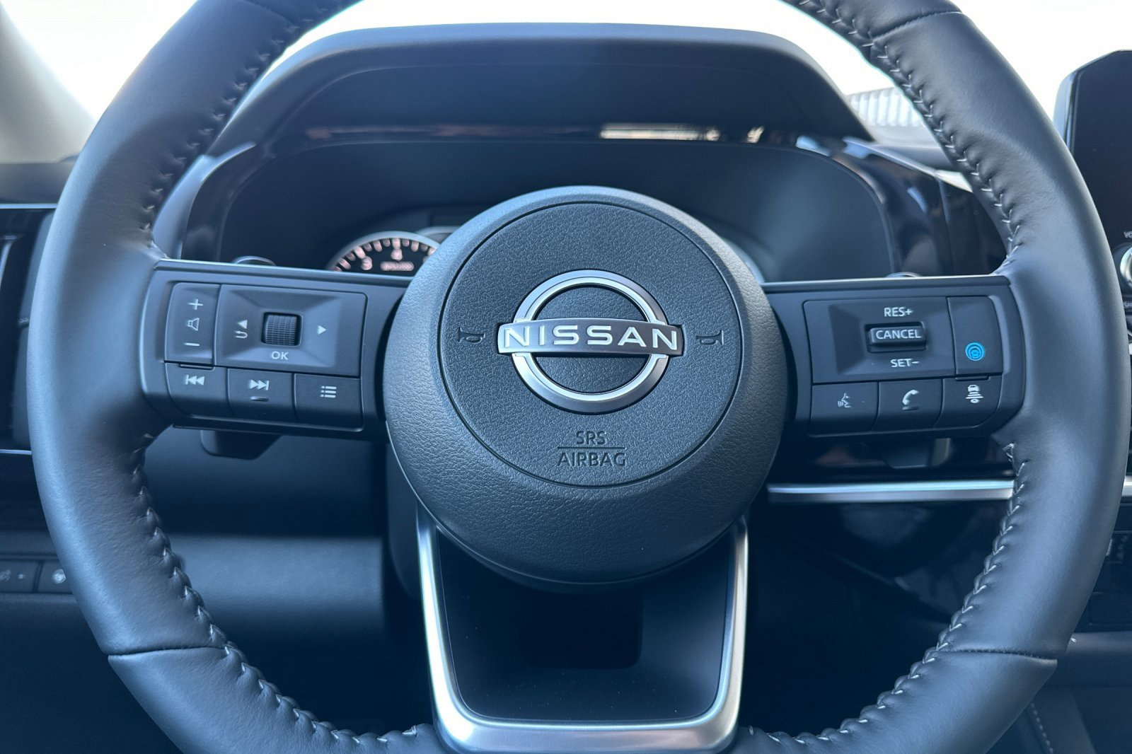 New 2025 Nissan Pathfinder SV w/ Black Appearance Package image 21