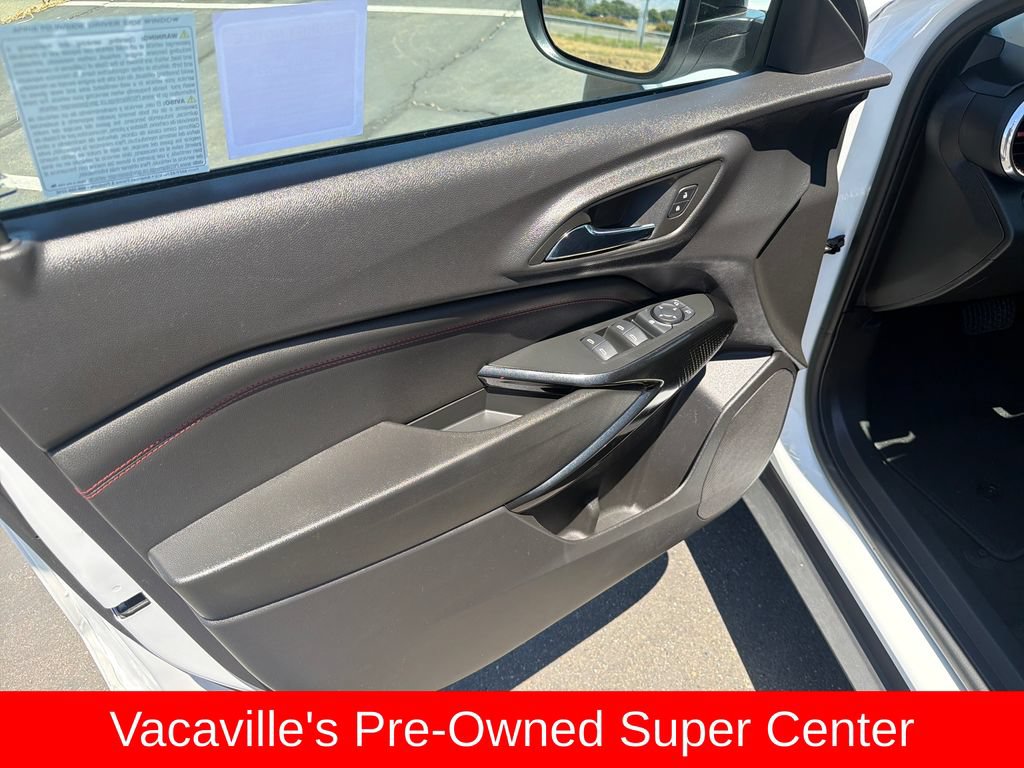 Used 2025 Chevrolet Trax RS w/ Sunroof Package FWD image 10