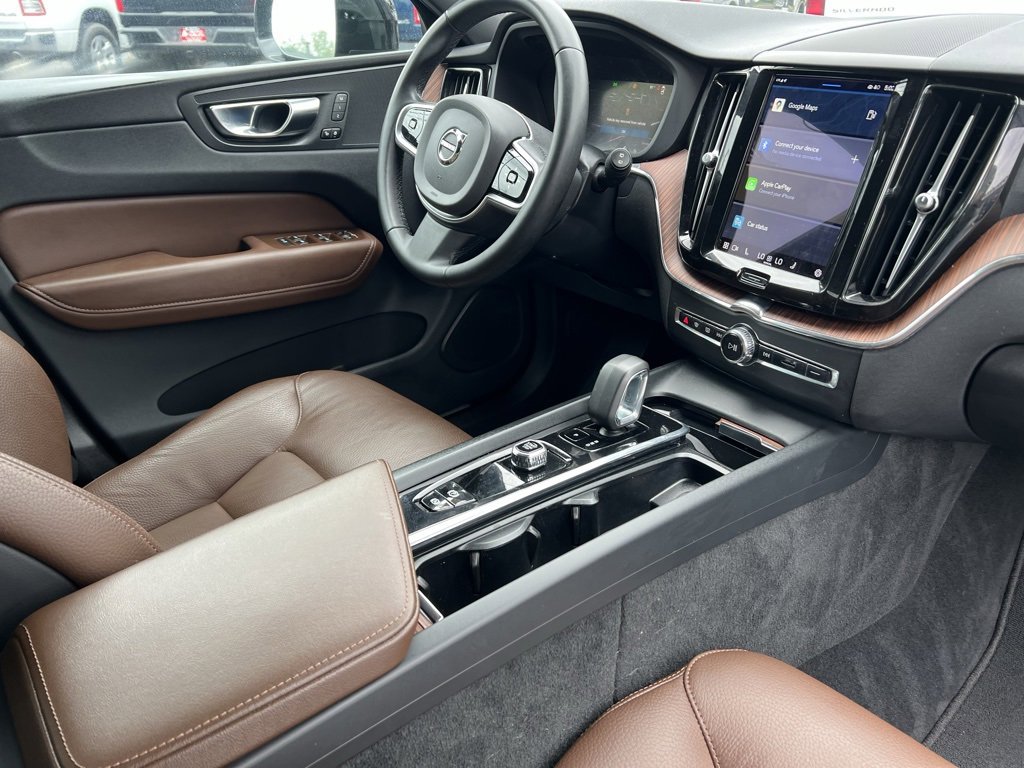 Used 2023 Volvo XC60 B5 Plus image 32