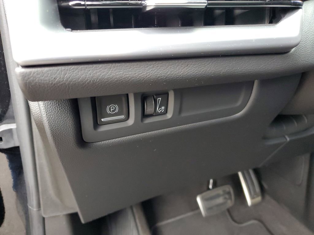 Certified 2024 Cadillac XT4 Sport w/ Cold Weather Package image 8