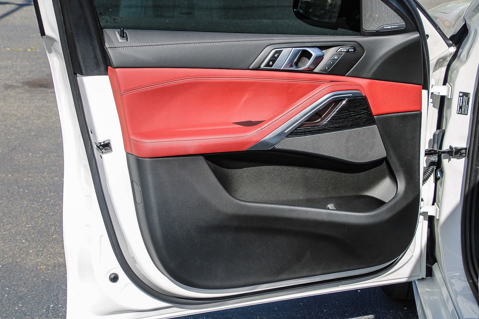 Used 2024 BMW X6 xDrive40i w/ Premium Package image 19