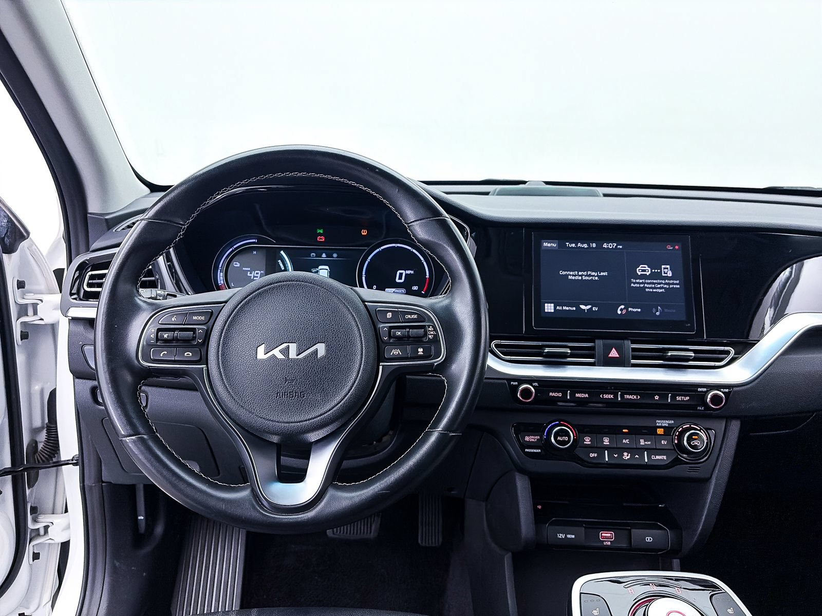 Certified 2022 Kia Niro EX FWD image 3