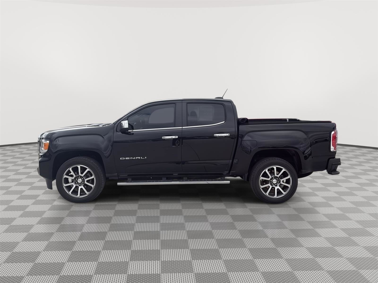 Used 2021 GMC Canyon Denali image 3