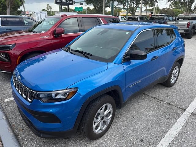 Used 2025 Jeep Compass Sport AWD/4WD image 1