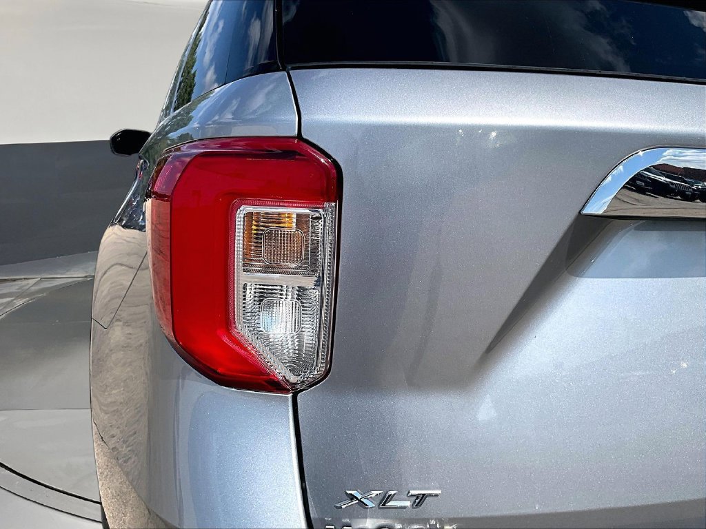 Used 2021 Ford Explorer XLT AWD/4WD image 27