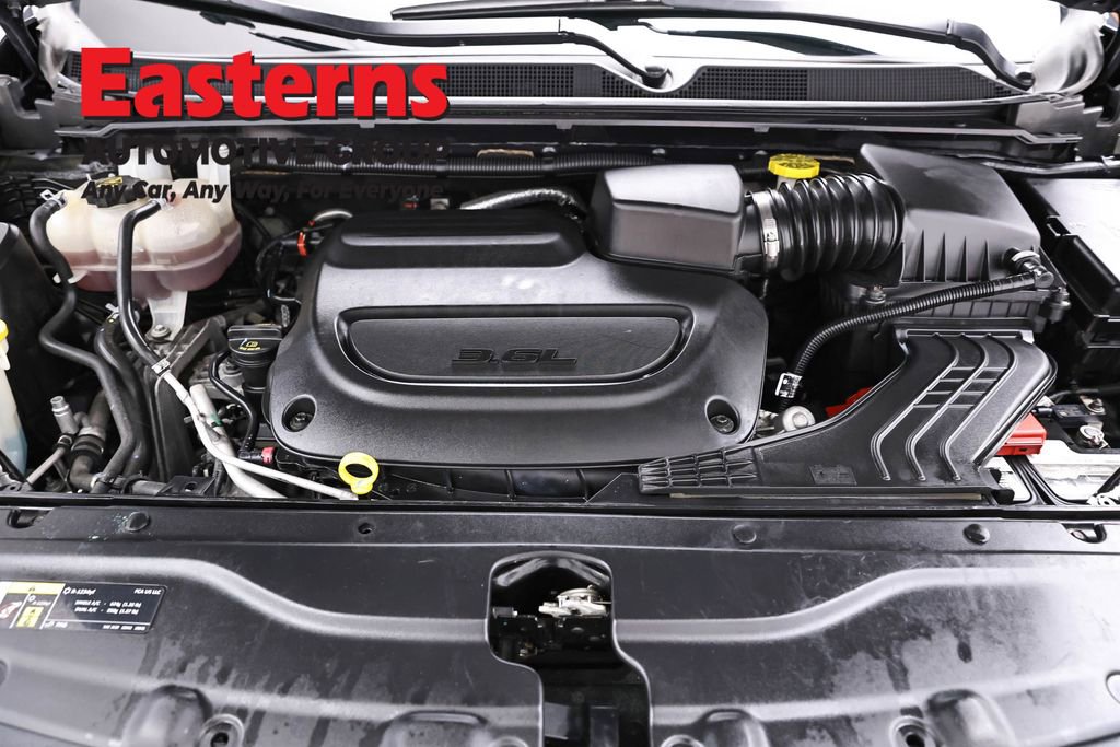 Used 2020 Chrysler Pacifica Touring-L FWD image 7