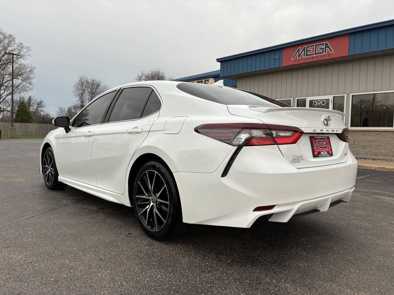 Used 2023 Toyota Camry SE FWD image 8