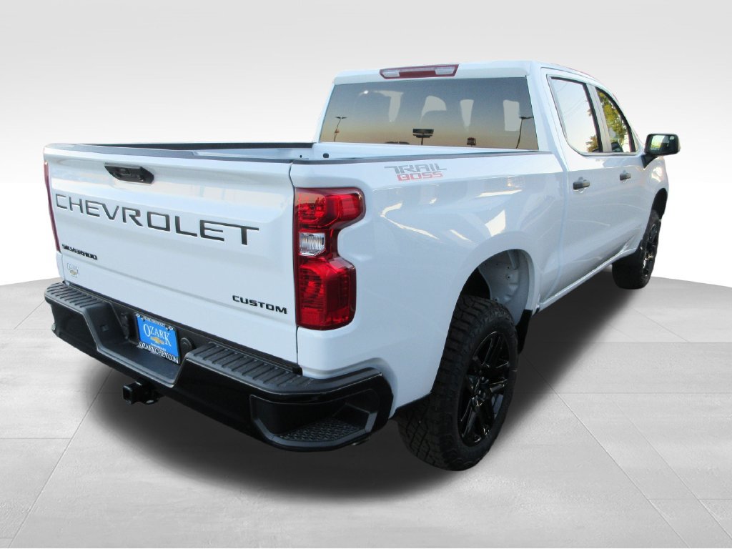New 2026 Chevrolet Silverado 1500 Custom Trail Boss w/ LPO, Dark Essentials Package AWD/4WD image 5