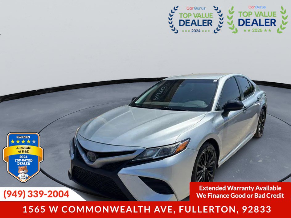 Used 2020 Toyota Camry SE w/ Carpet Mat Package FWD image 2