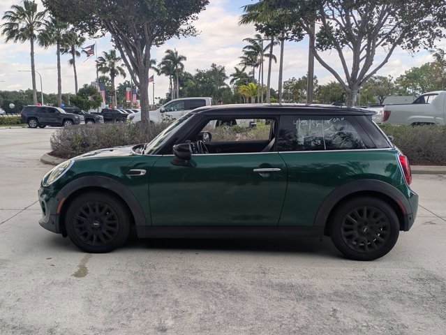 Used 2021 MINI Cooper 2-Door Hardtop w/ Driver Assistance Package FWD image 8
