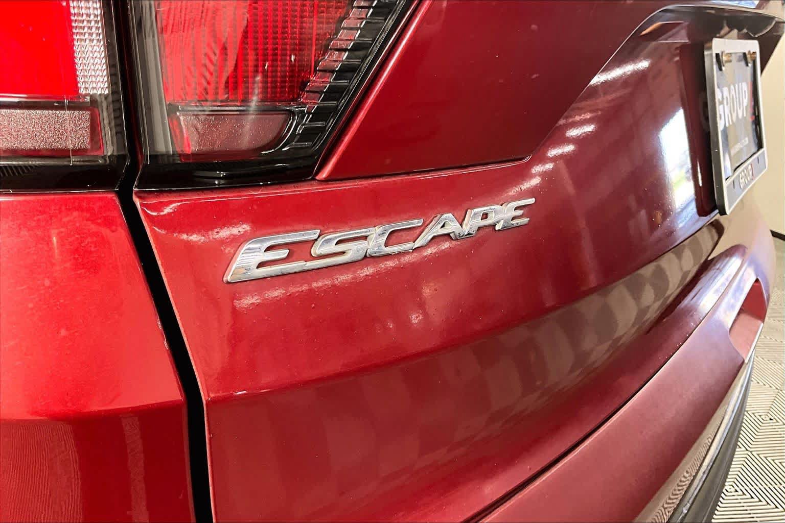 Used 2017 Ford Escape SE w/ Equipment Group 201A FWD image 30