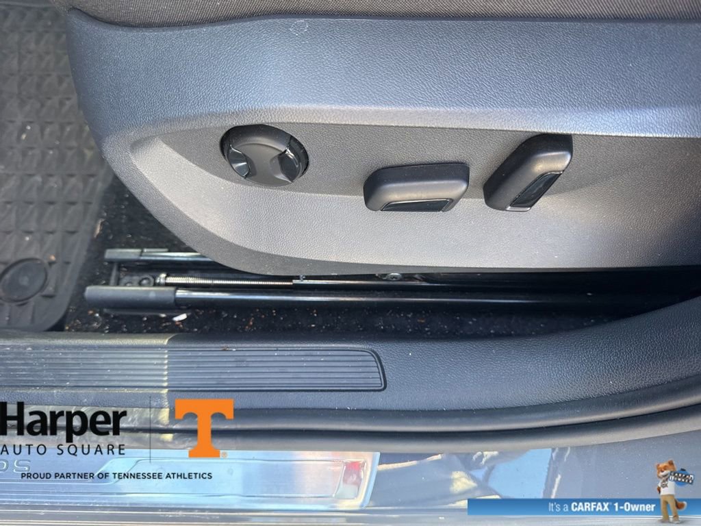 Used 2024 Volkswagen Taos SE w/ Panoramic Sunroof Package image 19