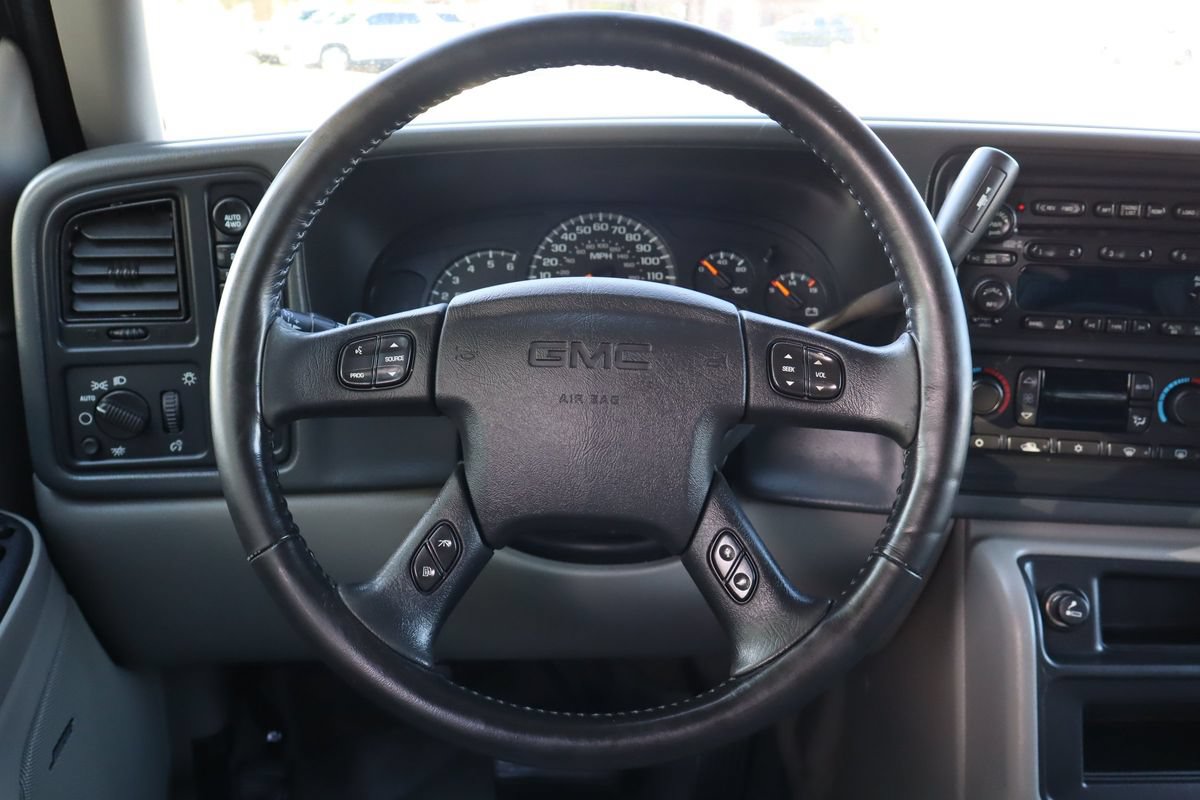 Used 2005 GMC Yukon SLT w/ SLT Preferred Equipment Group AWD/4WD image 18