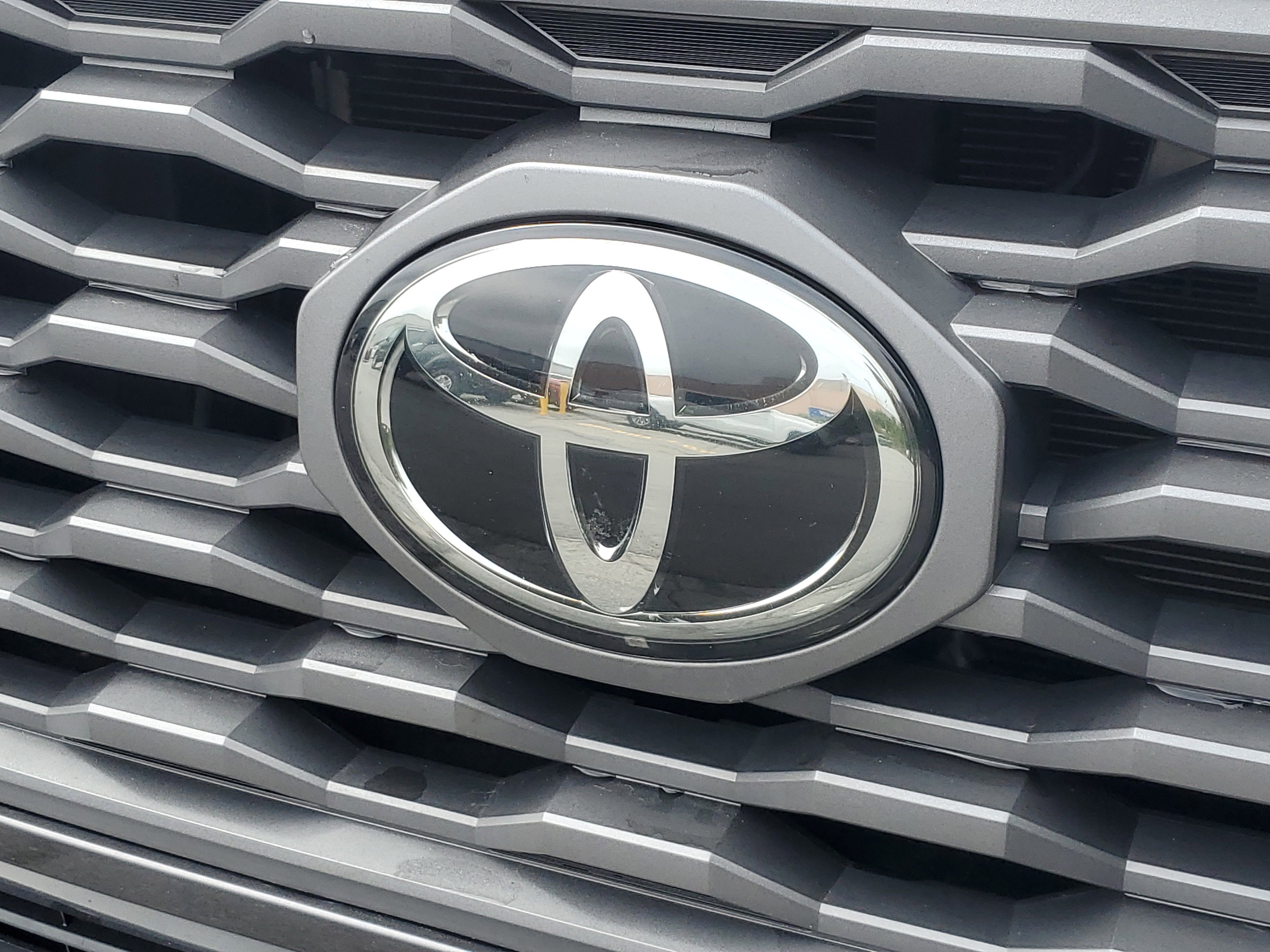 Used 2022 Toyota Tacoma TRD Off-Road w/ Technology Package RWD image 10